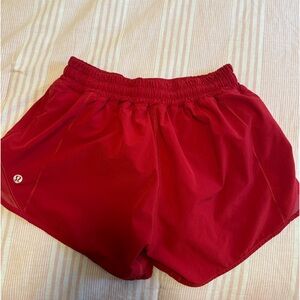 LULULEMON hottt hot shorts size 4 4”